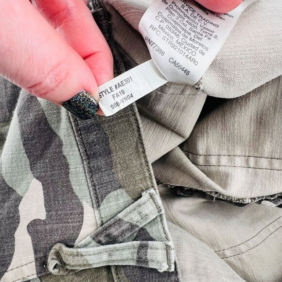 NOT FOR SALE      J Crew Straight Leg Crop Pants Size 28 Green Camouflage High - Picture 6 of 12